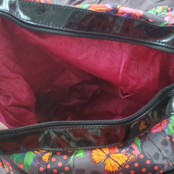 Betsy Johnson Skull with roses bag - Picture 4 of 5